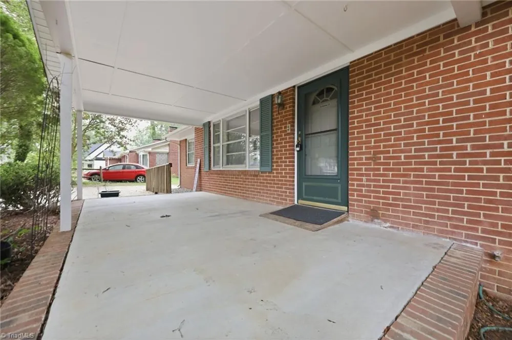 719 Greenwood Drive Burlington, NC 27217