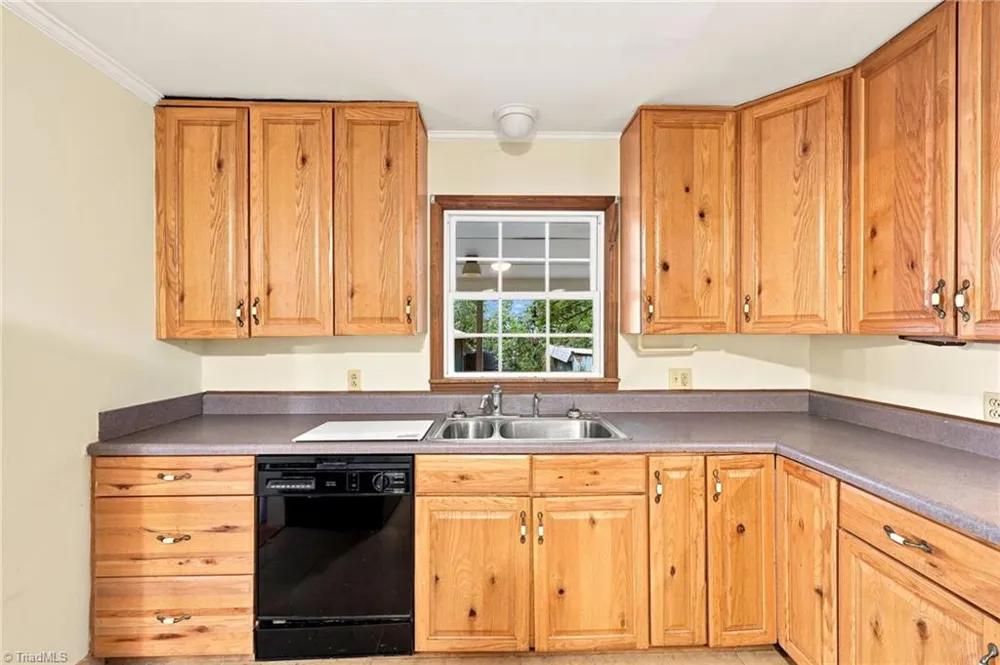 719 Greenwood Drive Burlington, NC 27217