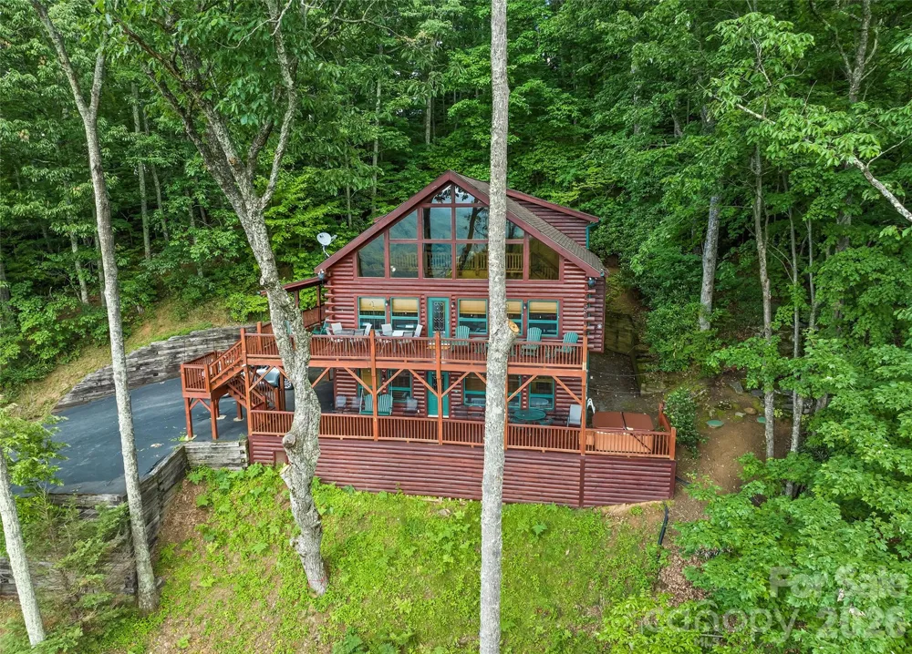 582 Tsalagi Trail Maggie Valley, NC 28751
