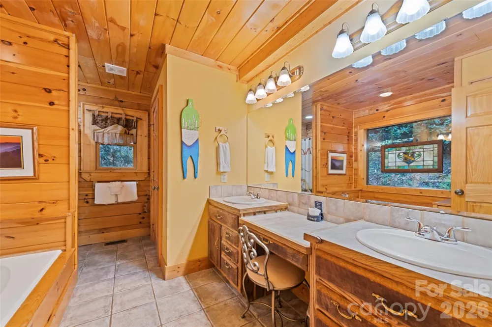 582 Tsalagi Trail Maggie Valley, NC 28751