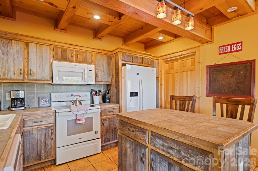 582 Tsalagi Trail Maggie Valley, NC 28751