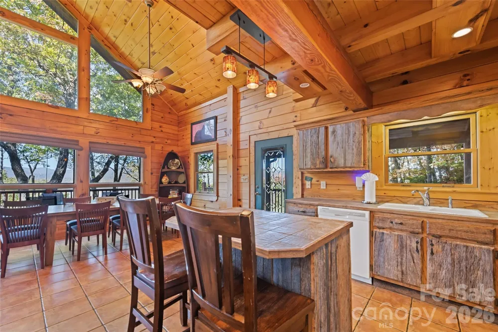 582 Tsalagi Trail Maggie Valley, NC 28751