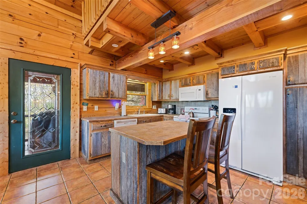 582 Tsalagi Trail Maggie Valley, NC 28751