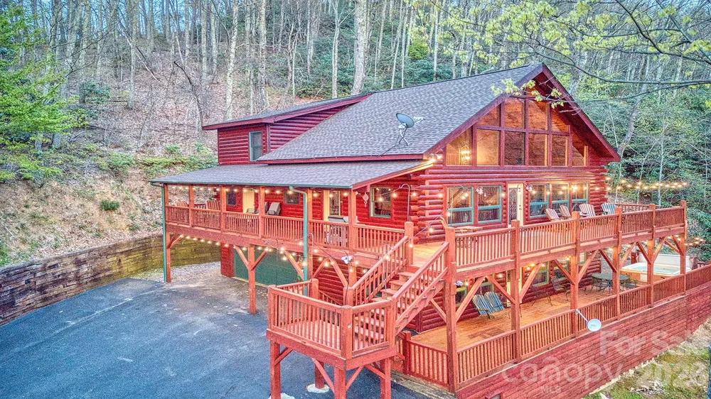 582 Tsalagi Trail Maggie Valley, NC 28751