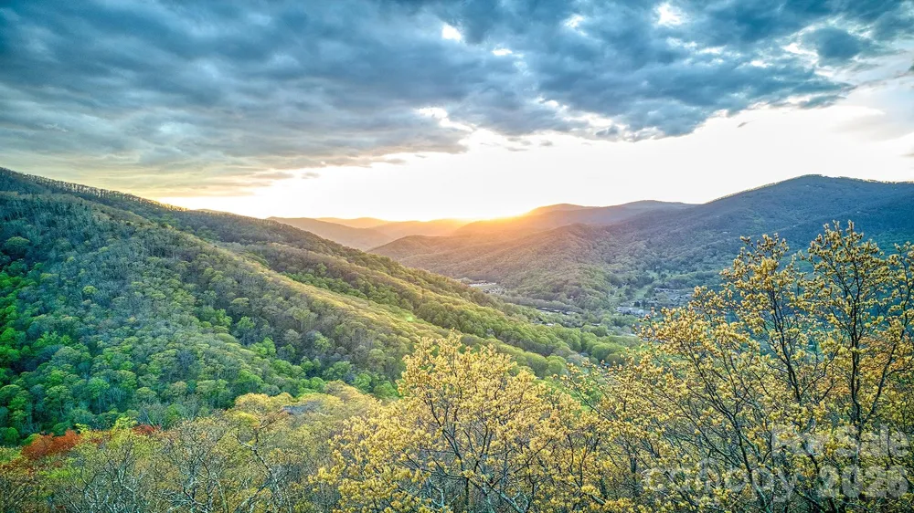 582 Tsalagi Trail Maggie Valley, NC 28751