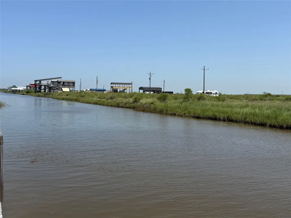 1333 Mabry Street Gilchrist, TX 77617