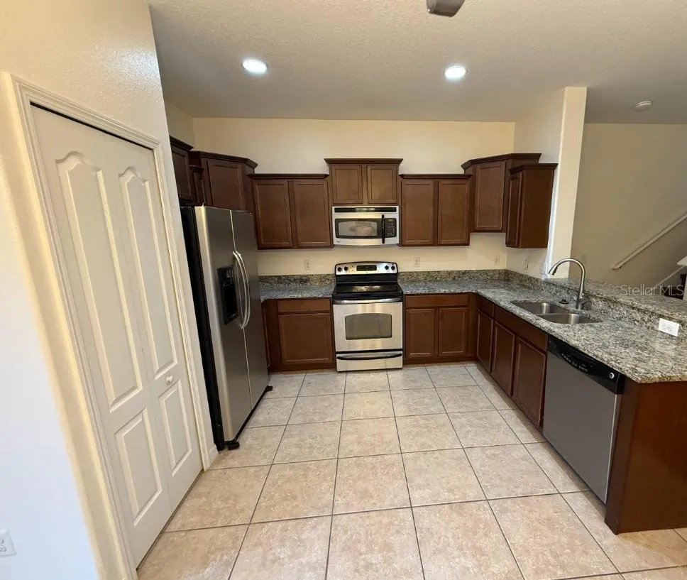 2807 LANTERN HILL AVENUE Brandon, FL 33511