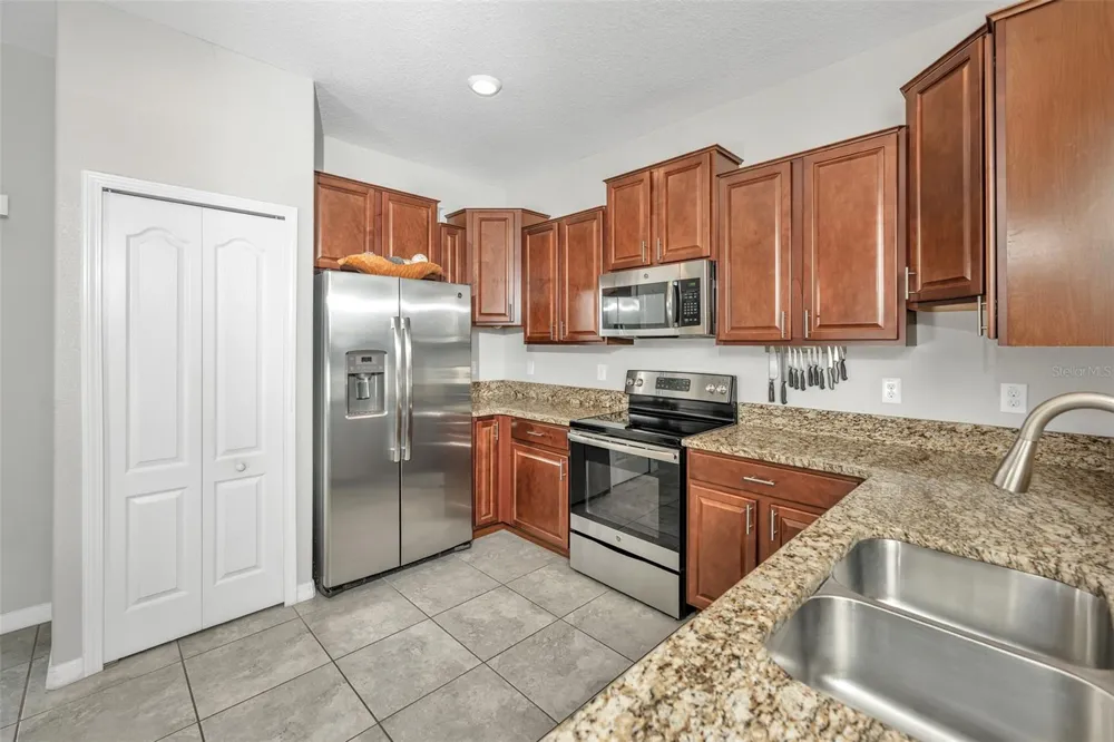 2148 GOLDEN FALCON DRIVE Ruskin, FL 33570