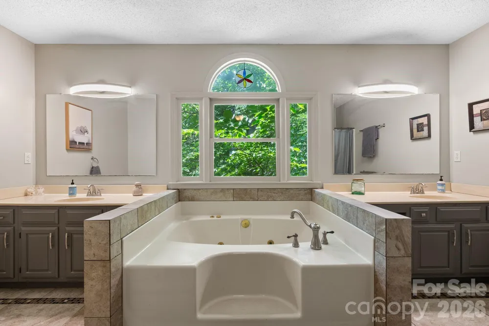 15 Forest Ridge Lane Weaverville, NC 28787