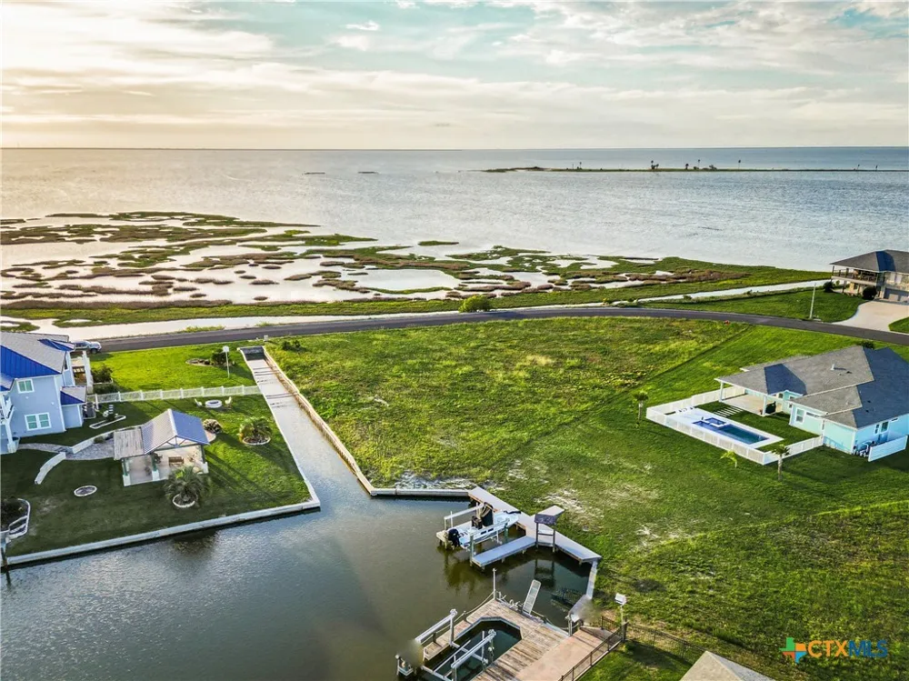 20 Northpointe Dr Rockport, TX 78382