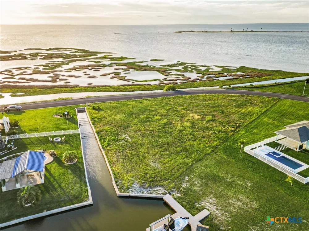 20 Northpointe Dr Rockport, TX 78382