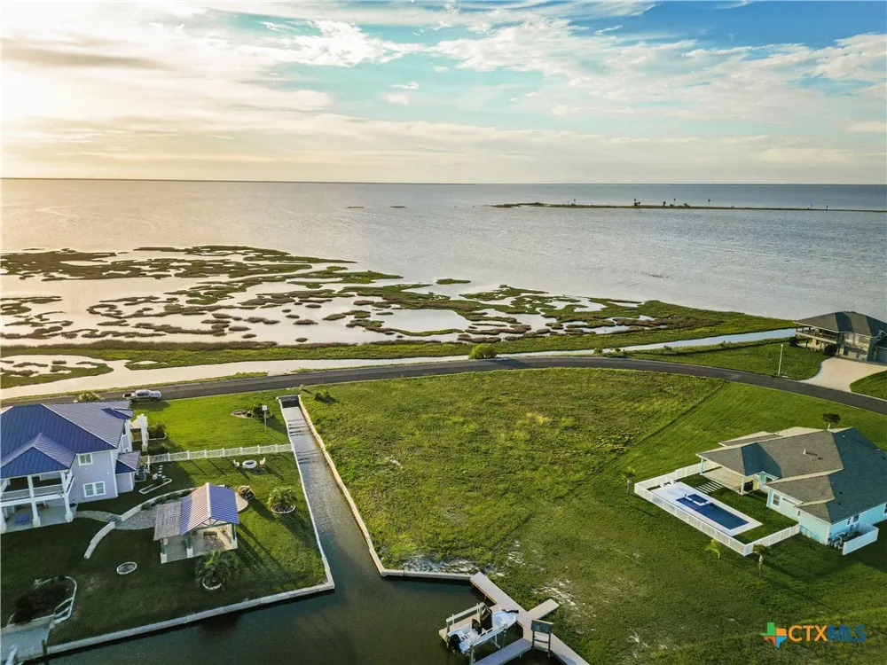 20 Northpointe Dr Rockport, TX 78382