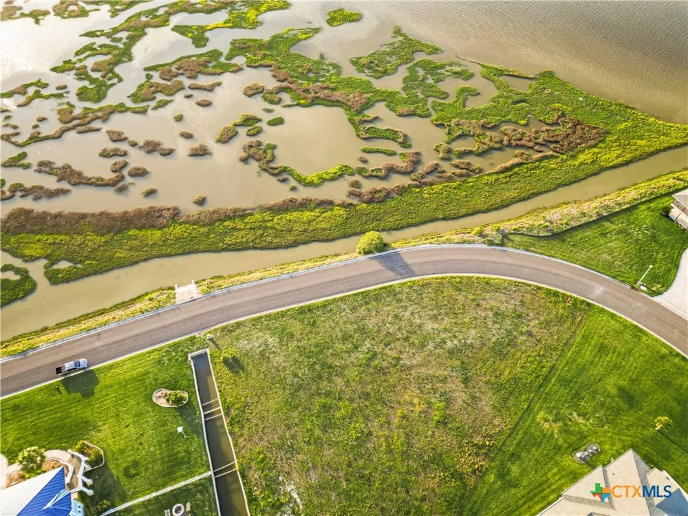 20 Northpointe Dr Rockport, TX 78382