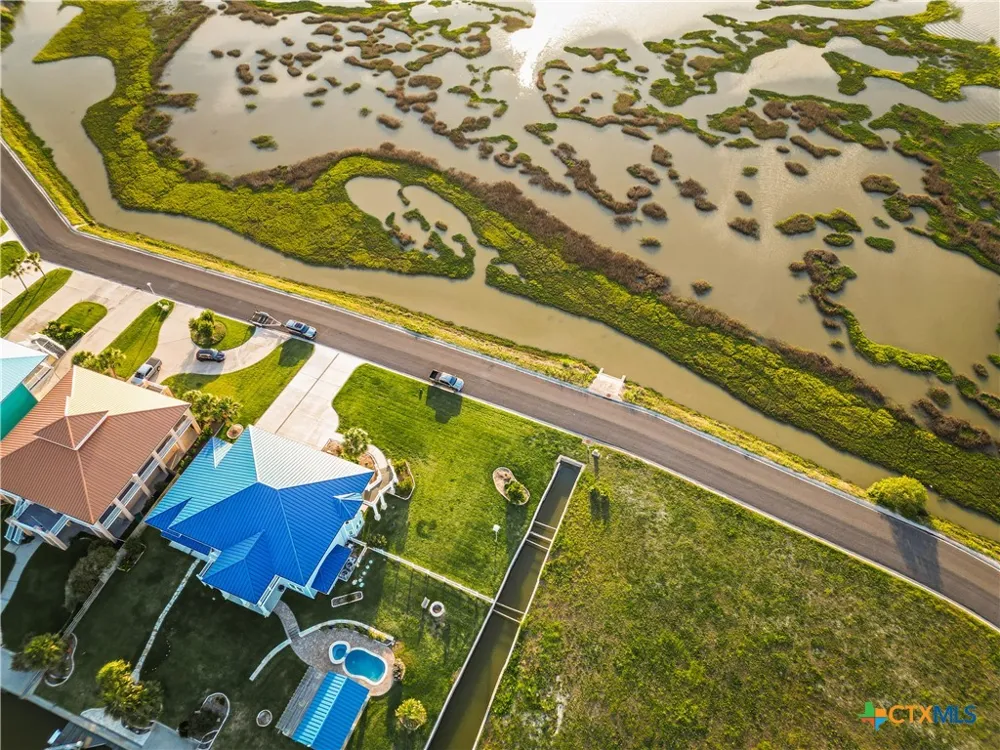 20 Northpointe Dr Rockport, TX 78382