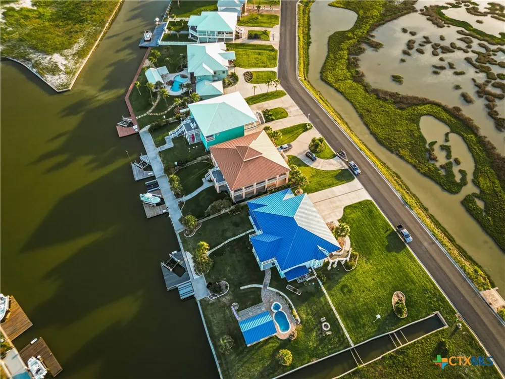 20 Northpointe Dr Rockport, TX 78382