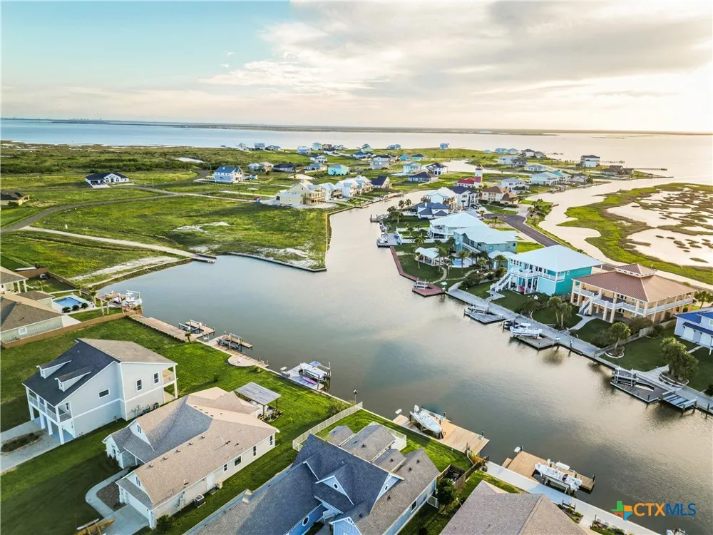 20 Northpointe Dr Rockport, TX 78382