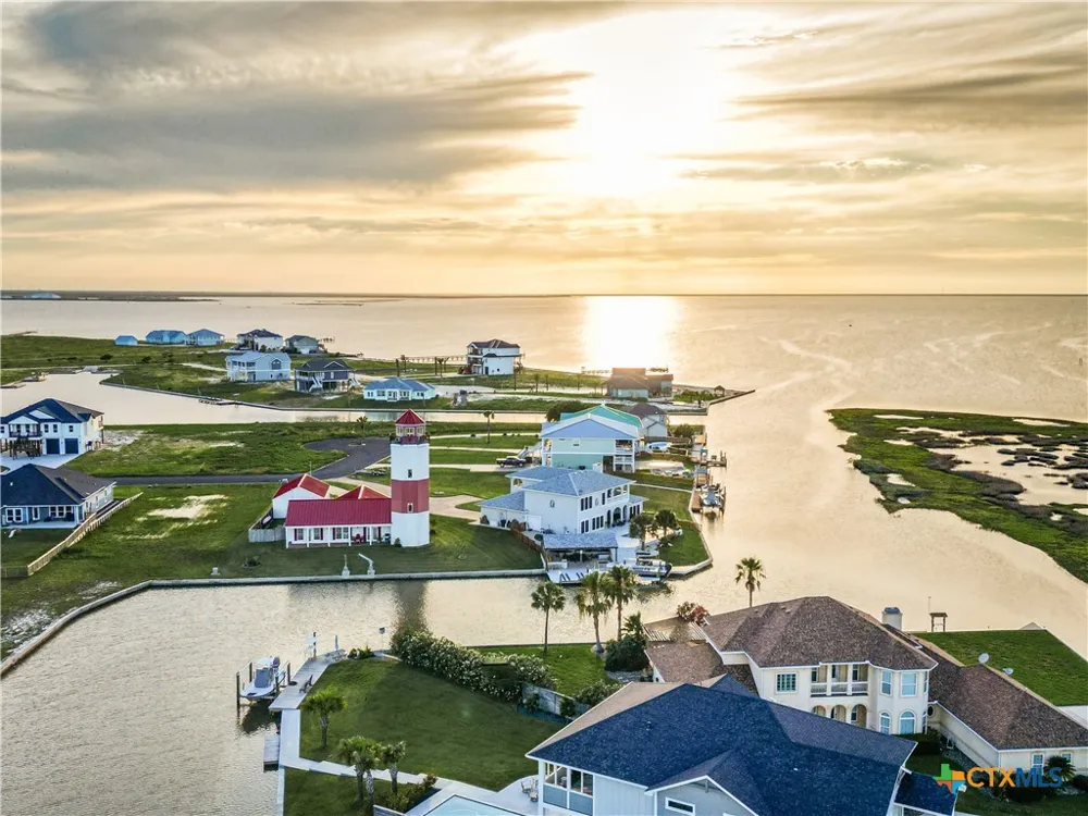 20 Northpointe Dr Rockport, TX 78382