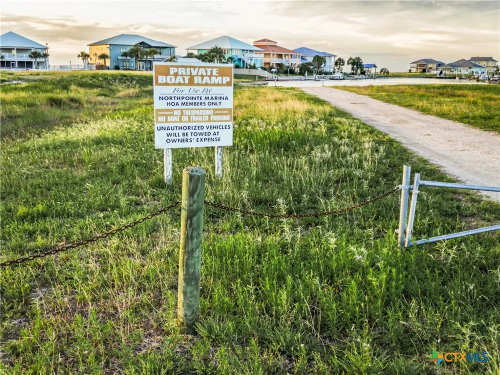 20 Northpointe Dr Rockport, TX 78382