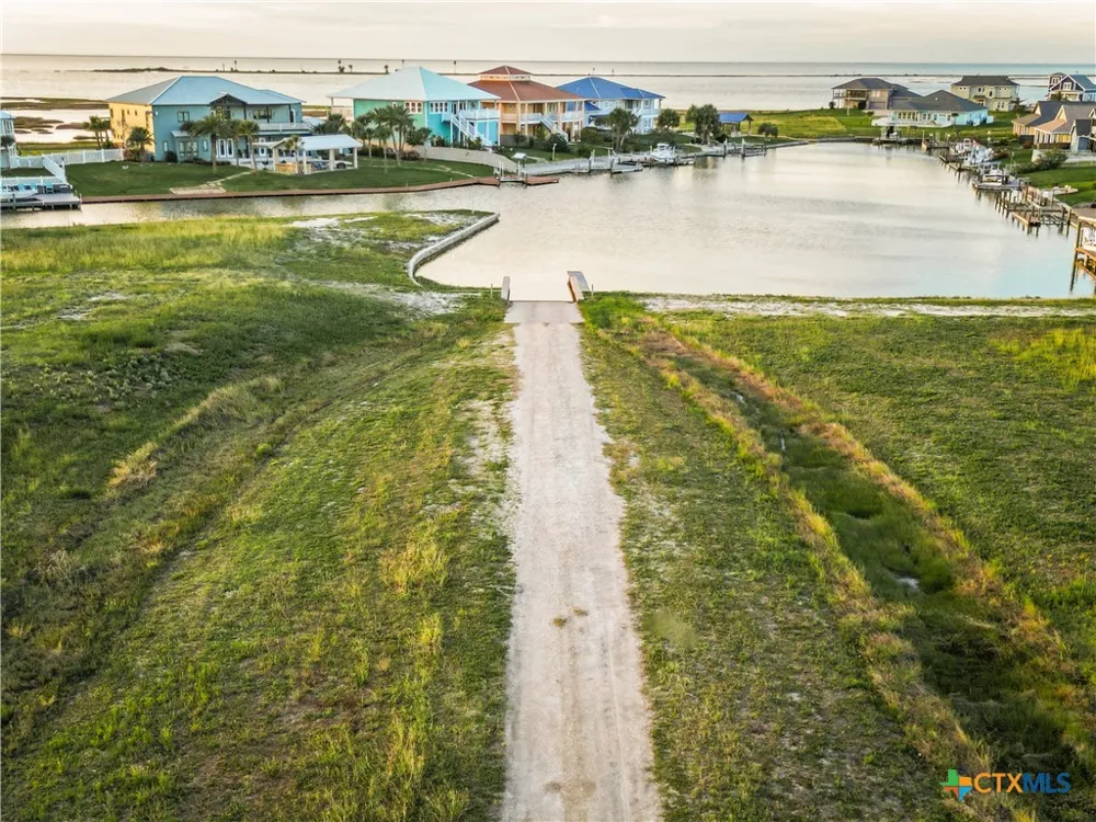 20 Northpointe Dr Rockport, TX 78382
