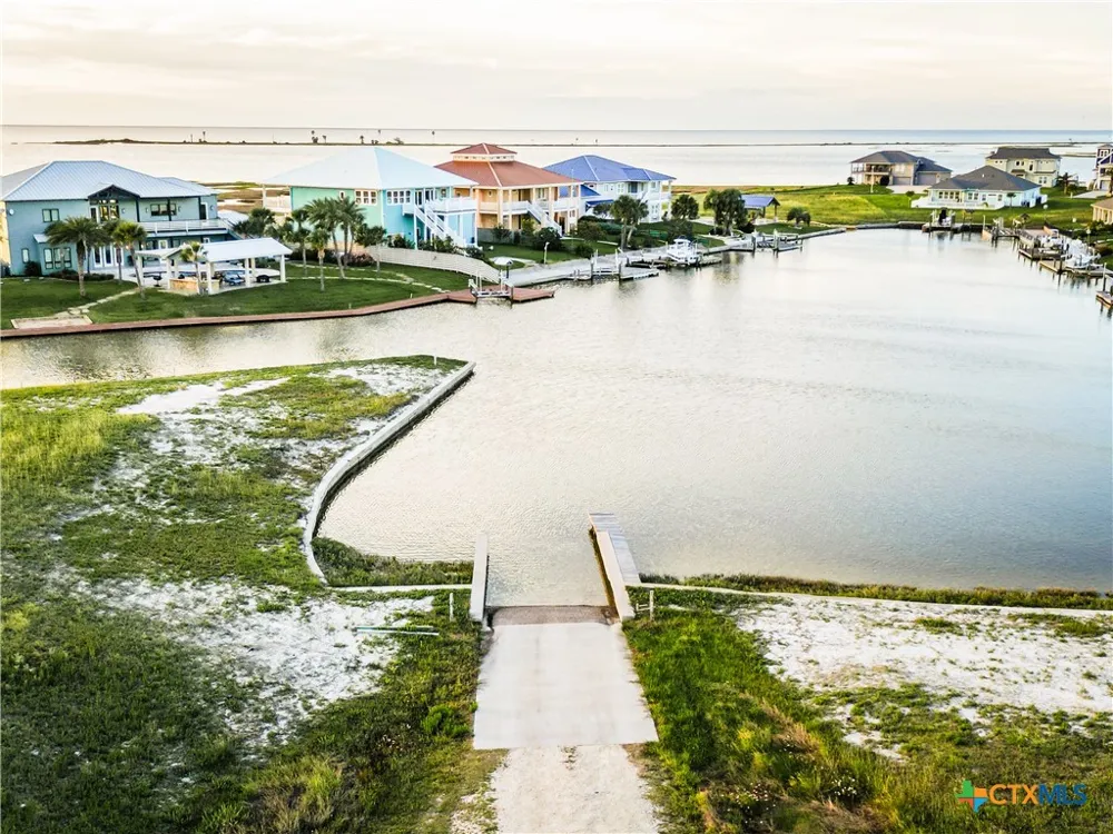20 Northpointe Dr Rockport, TX 78382