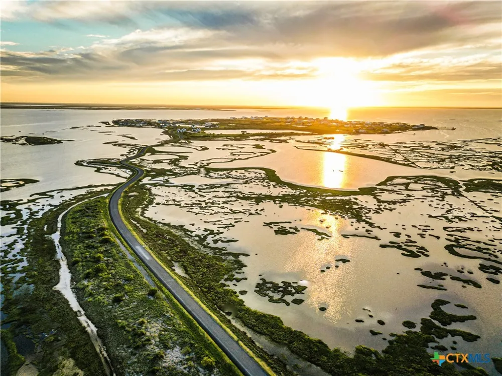 20 Northpointe Dr Rockport, TX 78382