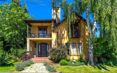 122 Waverly Way