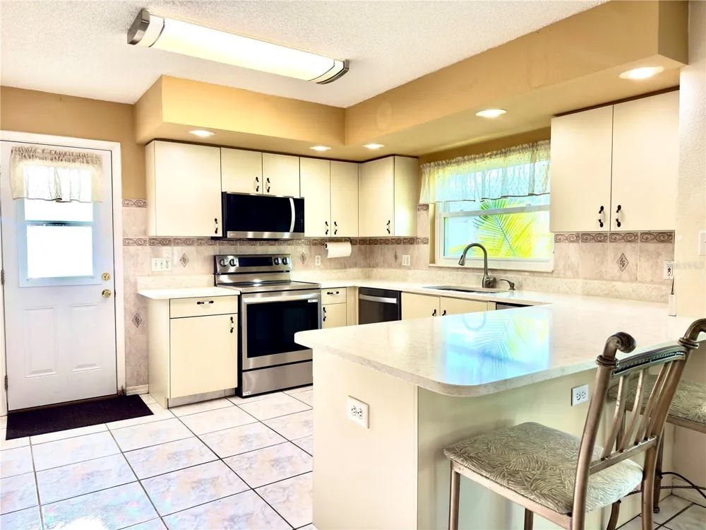 1702 SUNKISSED DRIVE Tarpon Springs, FL 34689