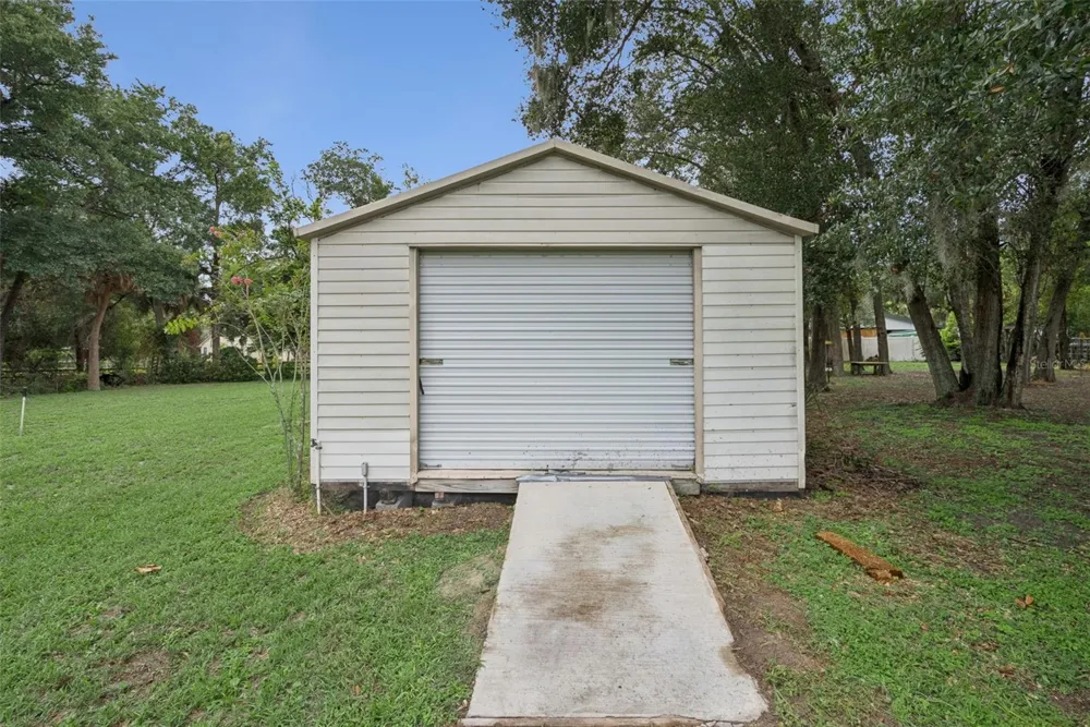 1452 DINGENS AVENUE Windermere, FL 34786