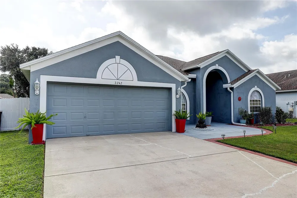 2242 TOWERING OAKS CIRCLE Seffner, FL 33584