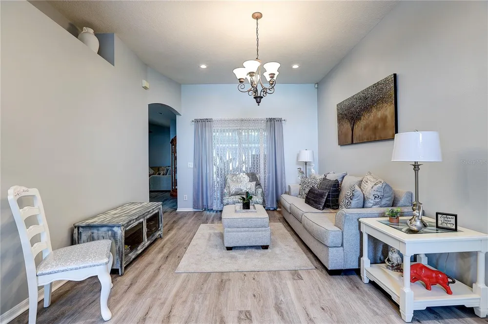 2242 TOWERING OAKS CIRCLE Seffner, FL 33584