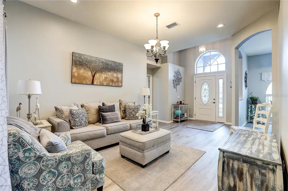 2242 TOWERING OAKS CIRCLE Seffner, FL 33584