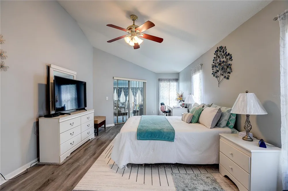2242 TOWERING OAKS CIRCLE Seffner, FL 33584