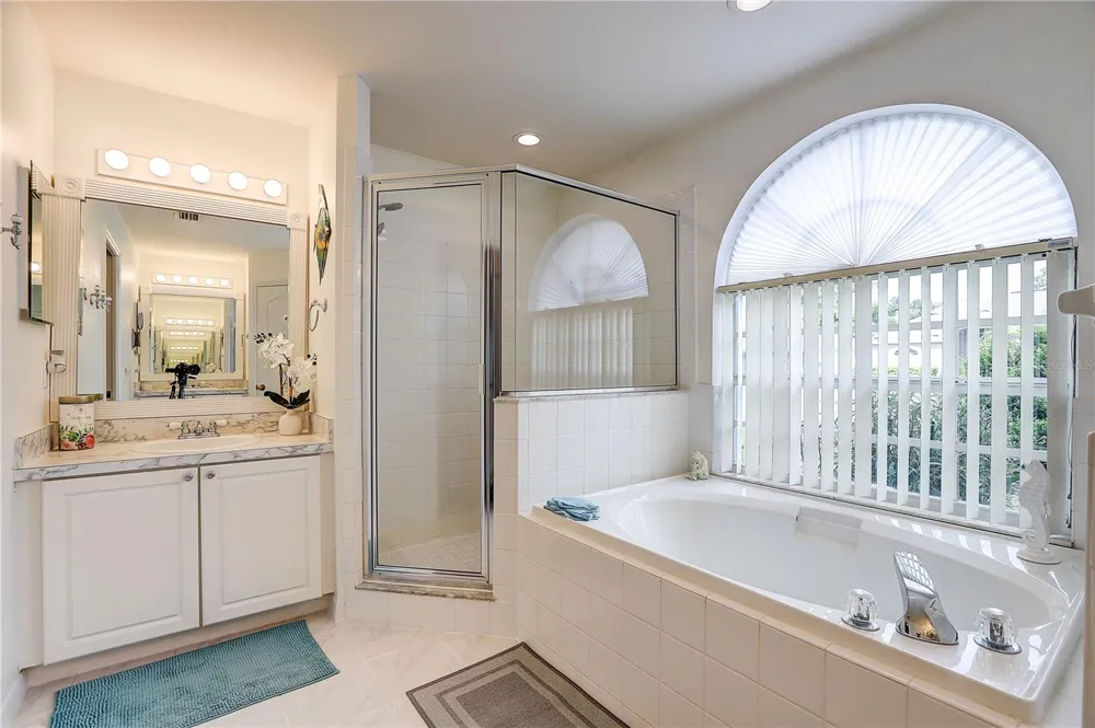 2242 TOWERING OAKS CIRCLE Seffner, FL 33584