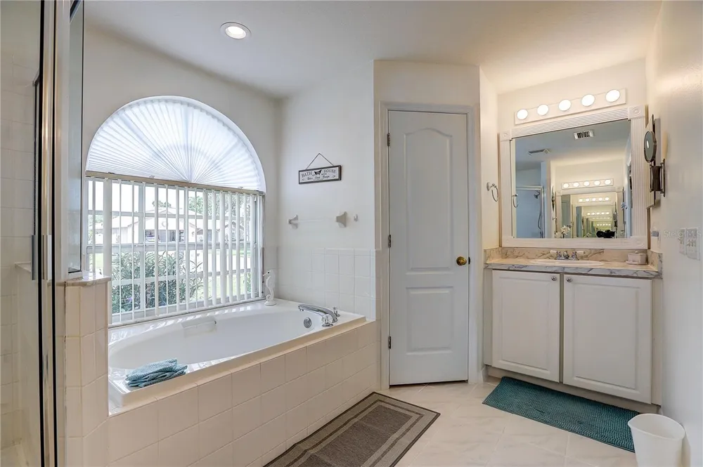 2242 TOWERING OAKS CIRCLE Seffner, FL 33584