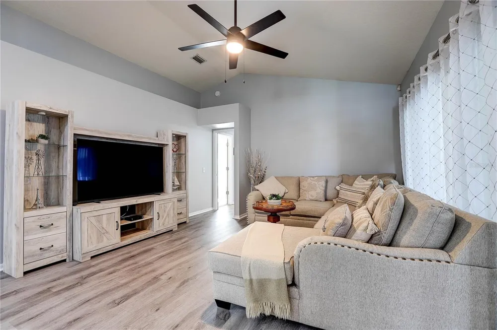 2242 TOWERING OAKS CIRCLE Seffner, FL 33584