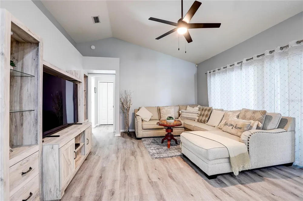 2242 TOWERING OAKS CIRCLE Seffner, FL 33584