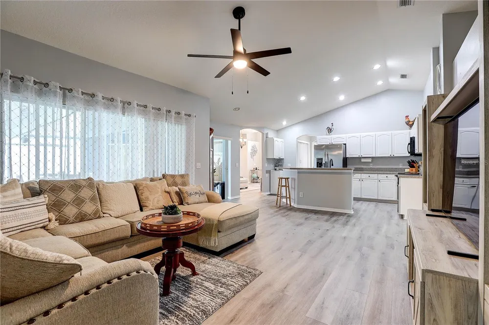 2242 TOWERING OAKS CIRCLE Seffner, FL 33584