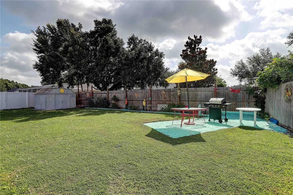 2242 TOWERING OAKS CIRCLE Seffner, FL 33584