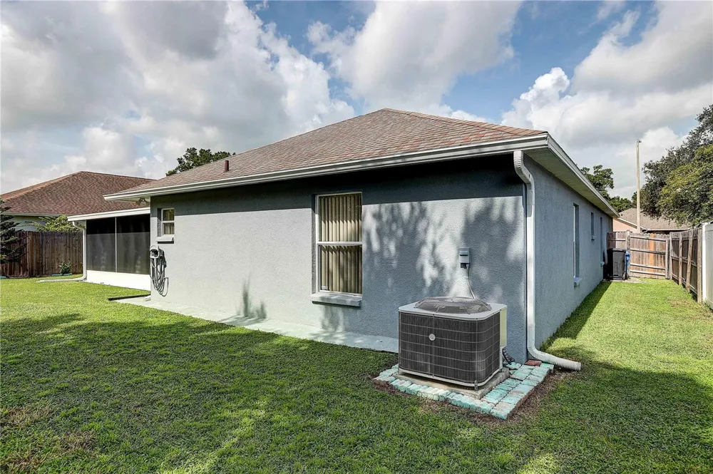 2242 TOWERING OAKS CIRCLE Seffner, FL 33584