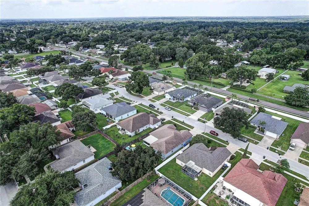 2242 TOWERING OAKS CIRCLE Seffner, FL 33584
