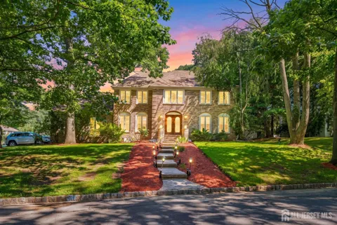 19 Cherokee Road