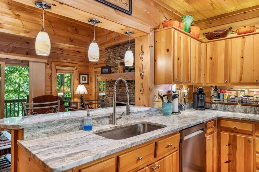 808 Granite Drive Hayesville, NC 28904