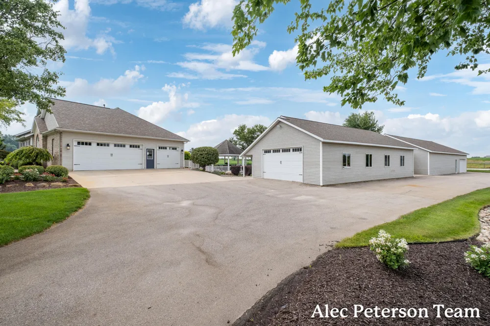 2807 8th Avenue SW Byron Center, MI 49315