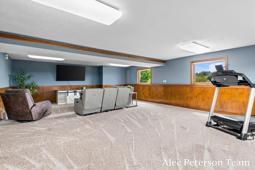 2807 8th Avenue SW Byron Center, MI 49315
