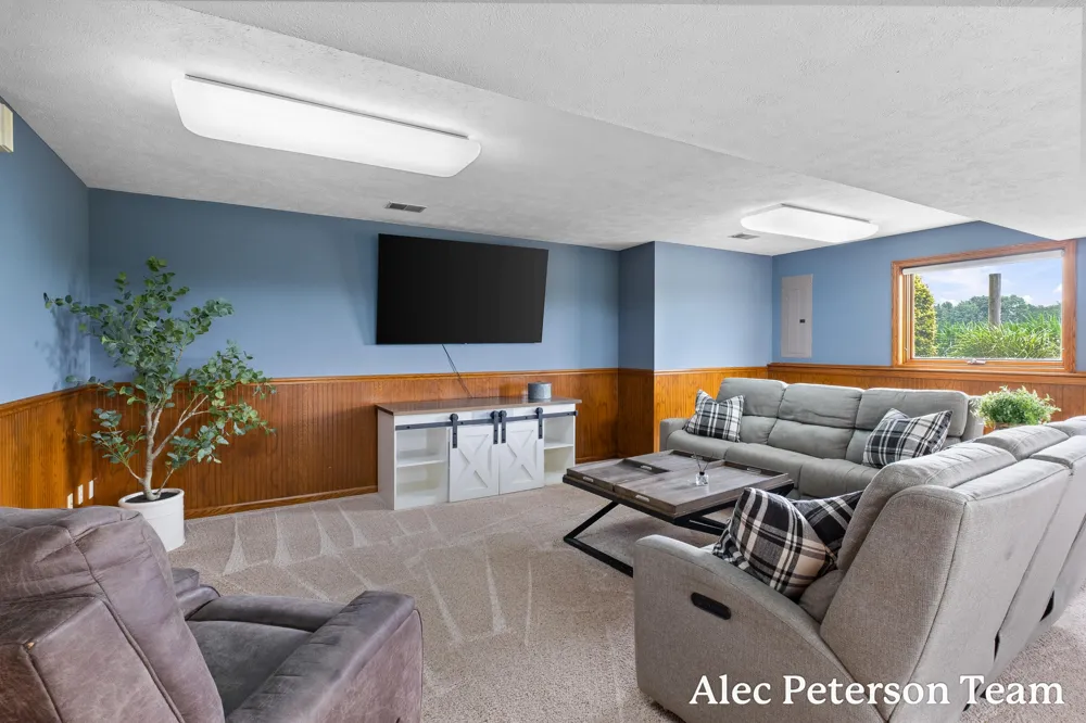 2807 8th Avenue SW Byron Center, MI 49315
