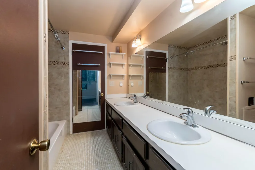 32143 W 12 Mile Road Farmington Hills, MI 48334