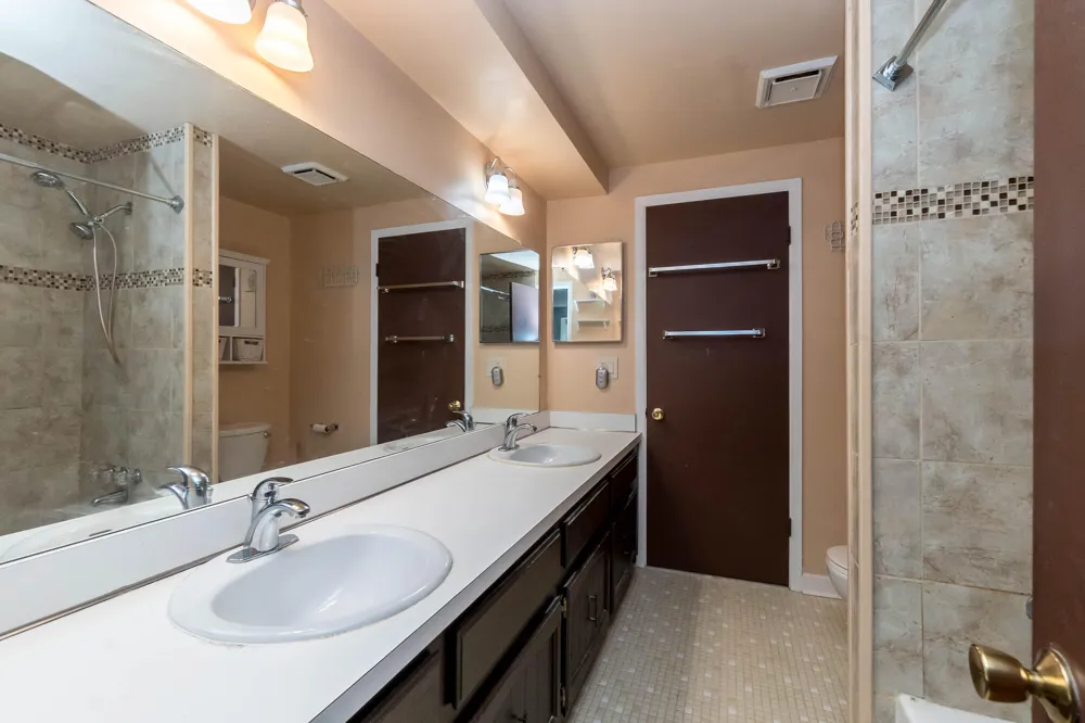 32143 W 12 Mile Road Farmington Hills, MI 48334