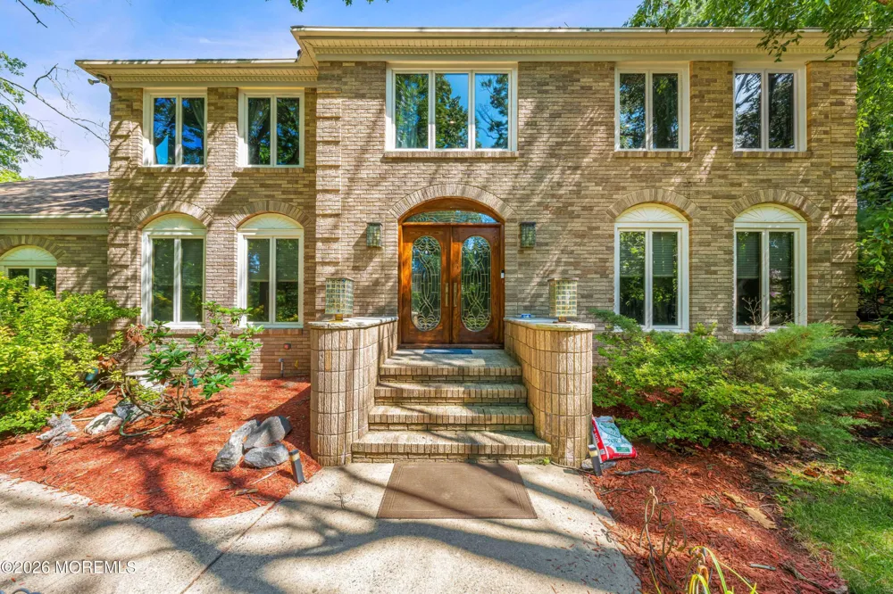19 Cherokee Road East Brunswick, NJ 08816