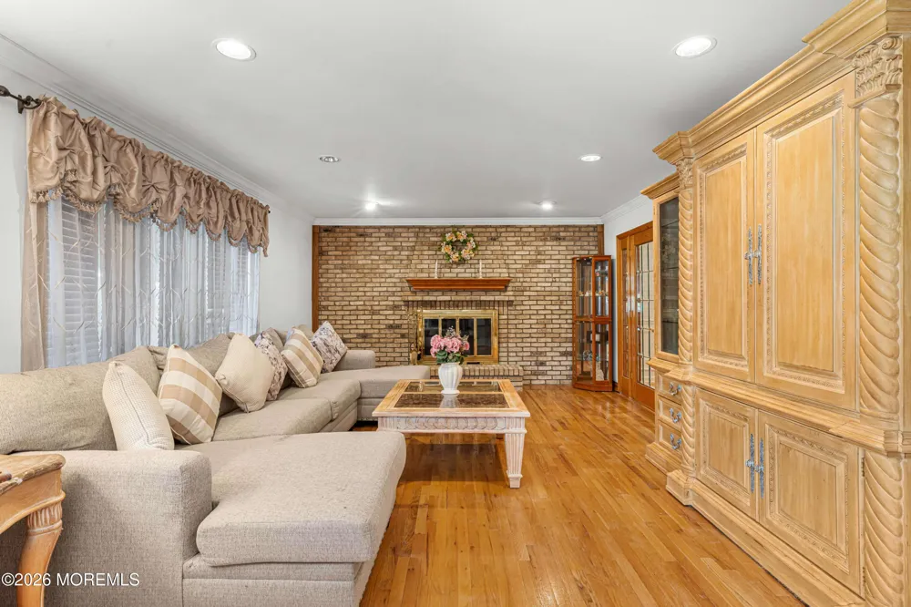 19 Cherokee Road East Brunswick, NJ 08816