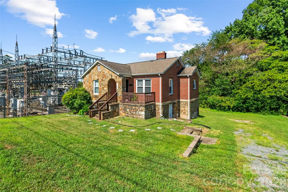 1821 Remount Road Charlotte, NC 28208